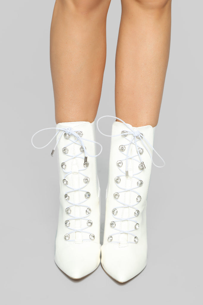 Hold On Bootie - White
