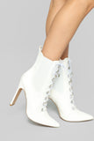 Hold On Bootie - White