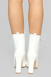 Hold On Bootie - White