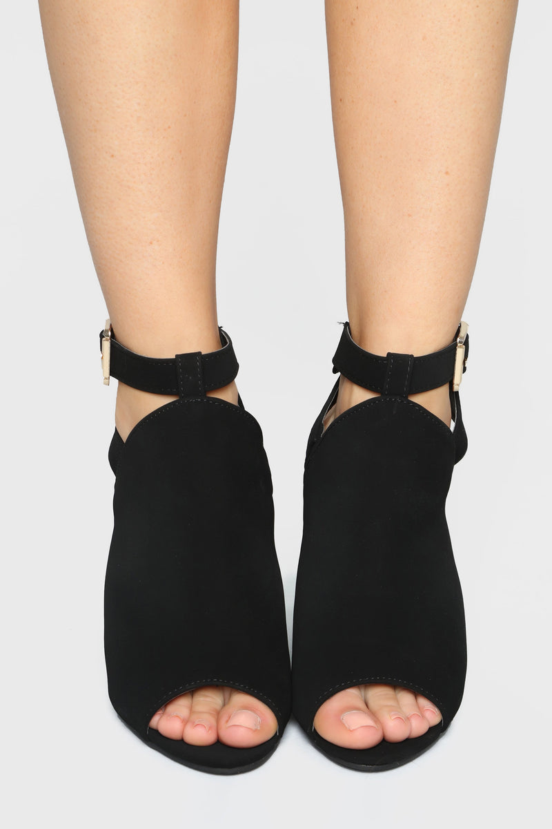 Key To Your Heart Booties - Black