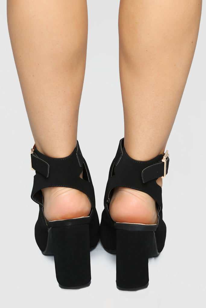 Key To Your Heart Booties - Black