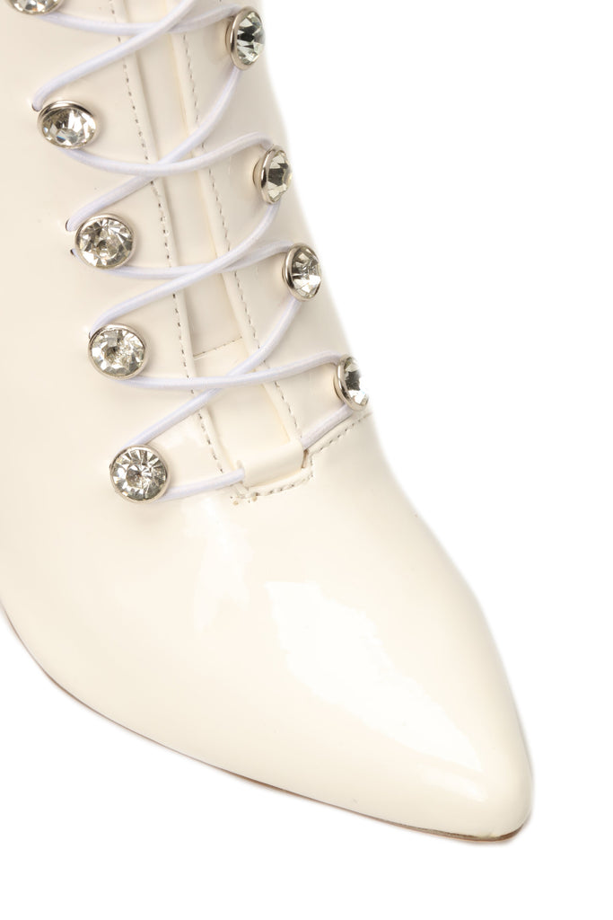 Hold On Bootie - White