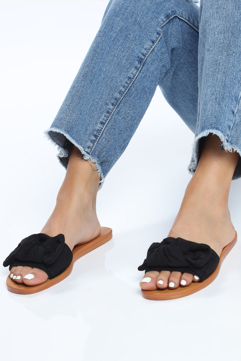 Letting Go Flat Sandals - Black