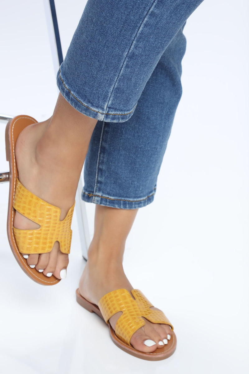 Invincible Flat Sandals - Yellow