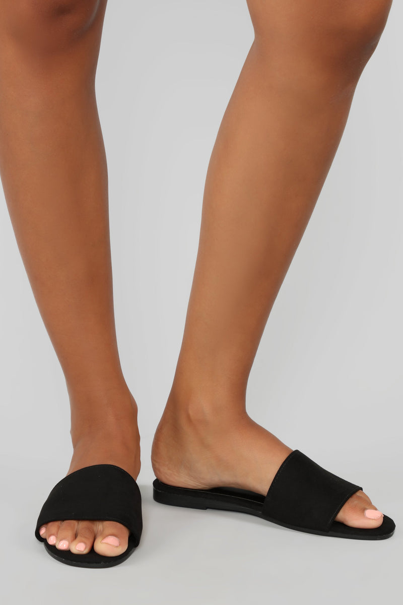 I Believe In You Flat Sandals - Black