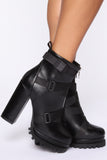 Won't Hold You Back Booties - Black