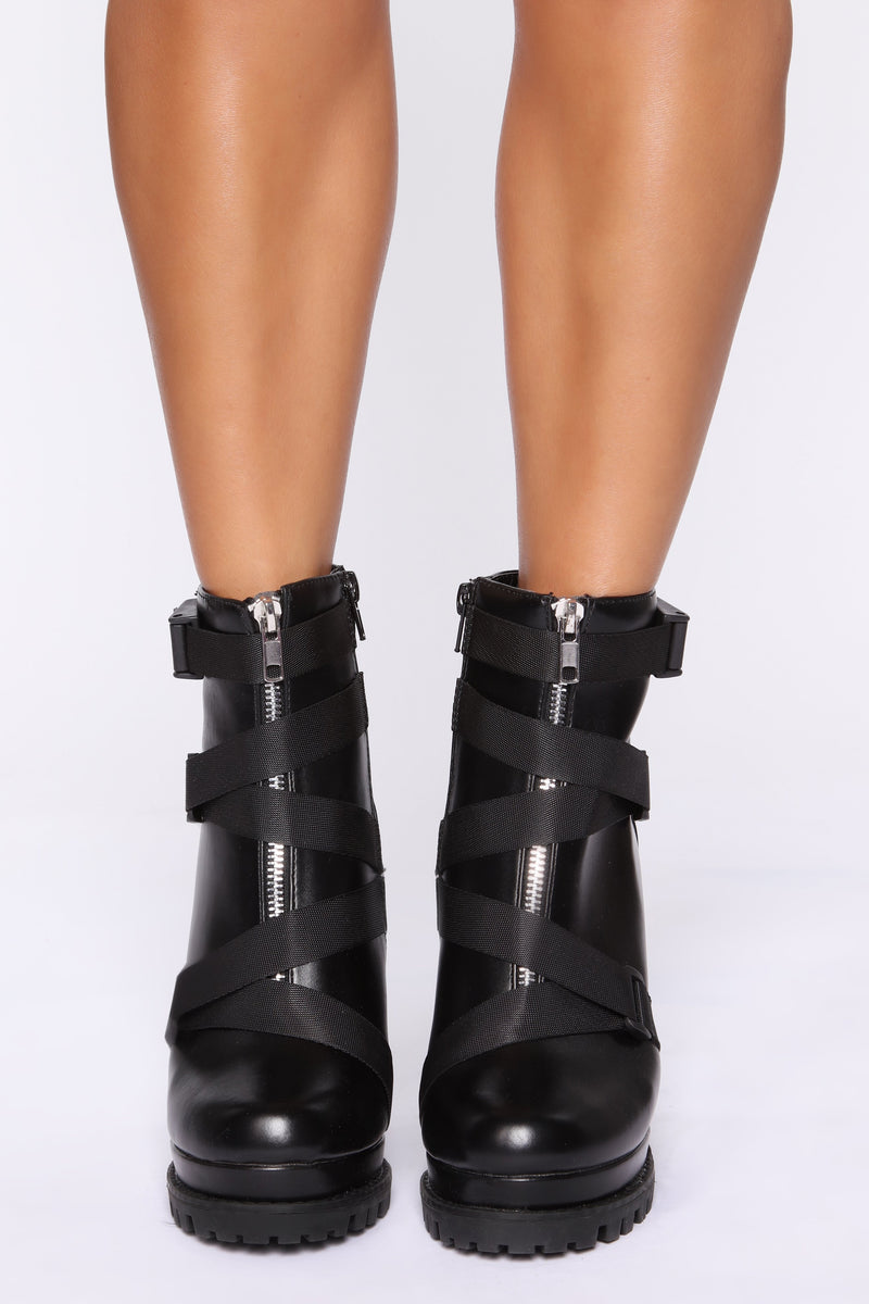 Won't Hold You Back Booties - Black