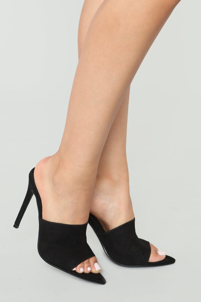 Point Me Out Mule Heel - Black