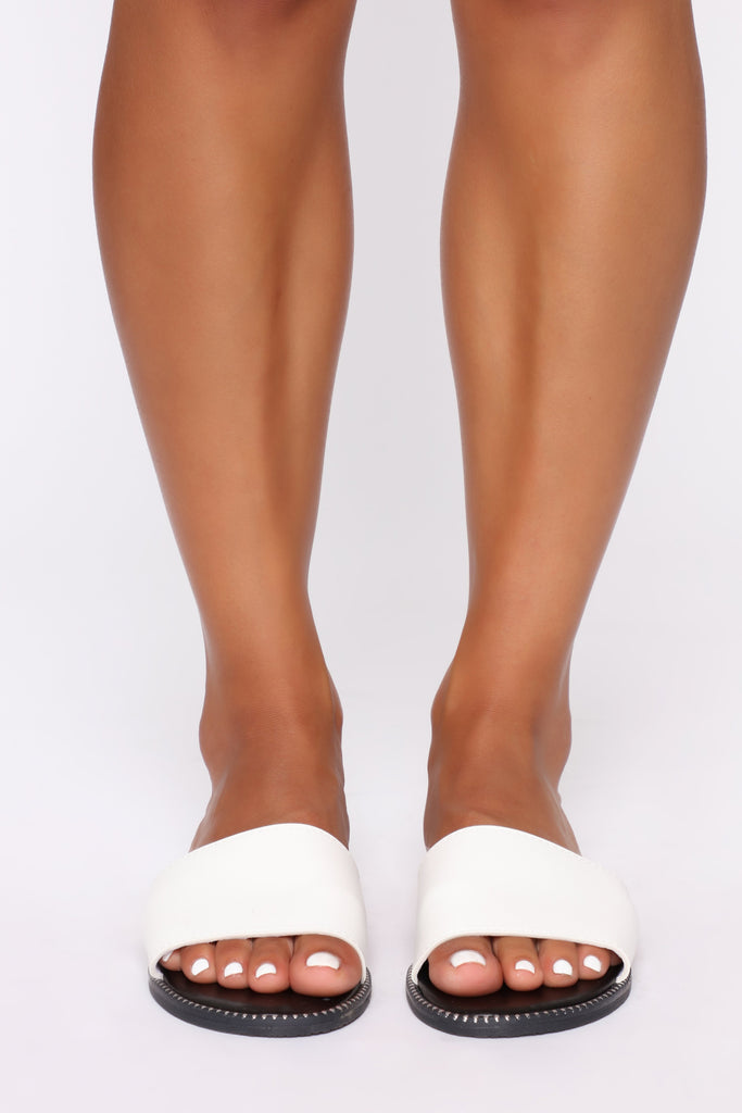 Eyes On You Sandal - White