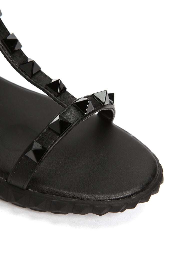 Lookin' Sharp Flat Sandal - Black