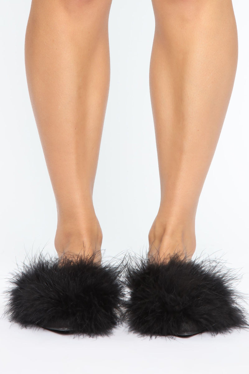 Fluffy Vibes Flat - Black