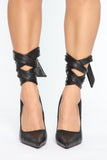 Be Exposed Pumps - Black