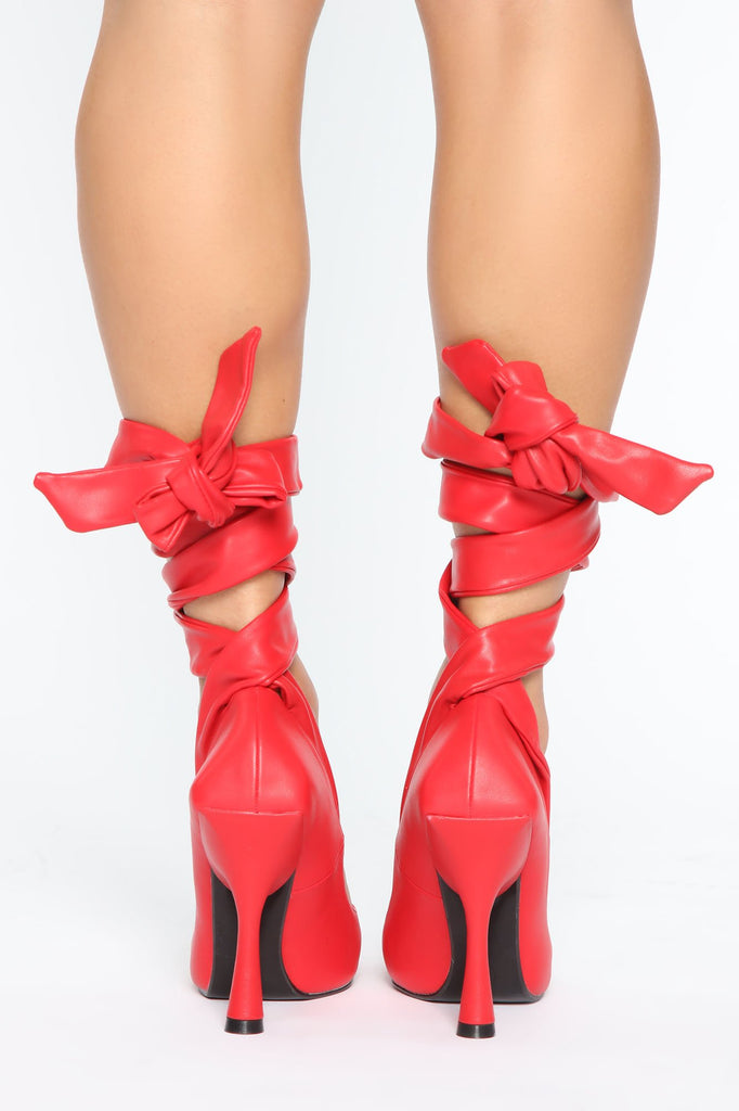 Be Exposed Pumps - Red