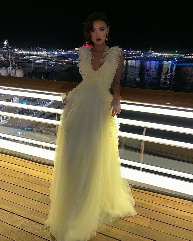 Long Lace Appliques Satin Evening Dresses