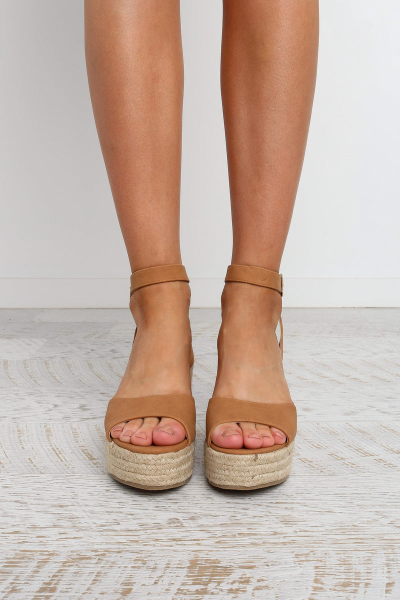 Perla Wedge - Tan
